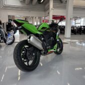 Kawasaki - NINJA - ZX-4RR // Juuri saapunut! / 1. om. / Suomi-pyörä / Shfteri / Säädettävä alusta / Huoltokirja // - Moottoripyörä