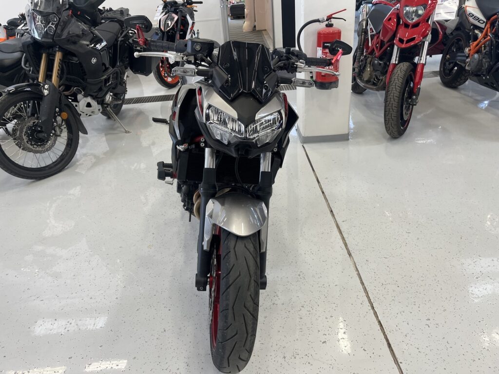Kawasaki - Z - 650 // Juuri saapunut! / 1. Om. Suomi-pyörä / Tangonpää peilit / A2 kuristettavissa / KTRC // Kawasaki - Z - 650 // Juuri saapunut! / 1. Om. Suomi-pyörä / Tangonpää peilit / A2 kuristettavissa / KTRC // - Moottoripyörä