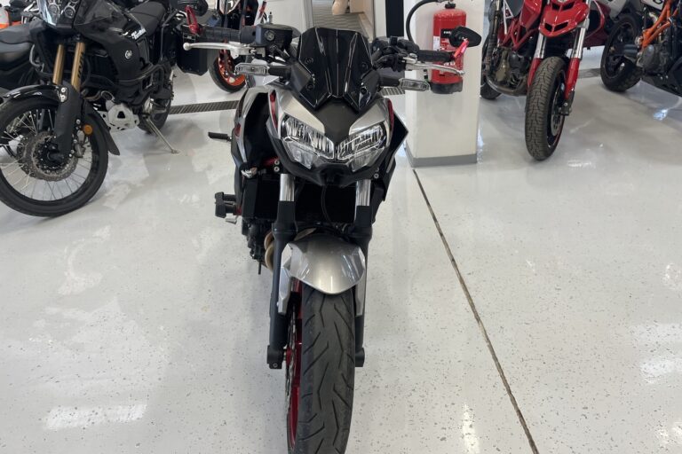 Kawasaki - Z - 650 // Juuri saapunut! / 1. Om. Suomi-pyörä / Tangonpää peilit // - Moottoripyörä