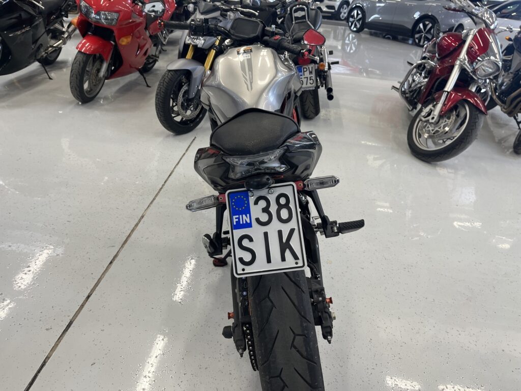 Kawasaki - Z - 650 // Juuri saapunut! / 1. Om. Suomi-pyörä / Tangonpää peilit / A2 kuristettavissa / KTRC // Kawasaki - Z - 650 // Juuri saapunut! / 1. Om. Suomi-pyörä / Tangonpää peilit / A2 kuristettavissa / KTRC // - Moottoripyörä