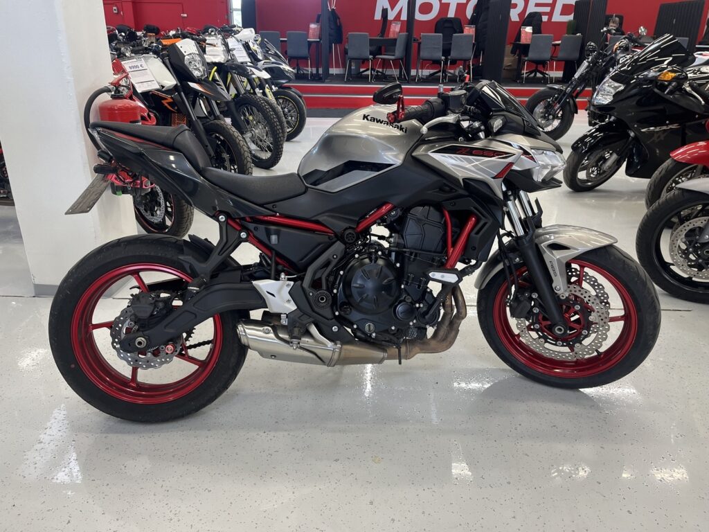 Kawasaki - Z - 650 // Juuri saapunut! / 1. Om. Suomi-pyörä / Tangonpää peilit / A2 kuristettavissa / KTRC // Kawasaki - Z - 650 // Juuri saapunut! / 1. Om. Suomi-pyörä / Tangonpää peilit / A2 kuristettavissa / KTRC // - Moottoripyörä