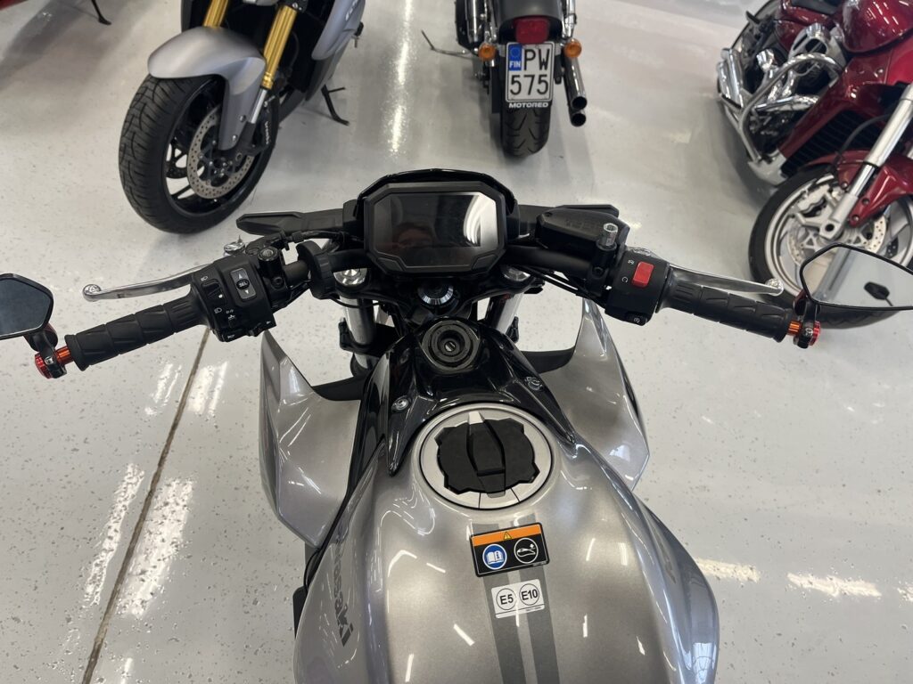 Kawasaki - Z - 650 // Juuri saapunut! / 1. Om. Suomi-pyörä / Tangonpää peilit / A2 kuristettavissa / KTRC // Kawasaki - Z - 650 // Juuri saapunut! / 1. Om. Suomi-pyörä / Tangonpää peilit / A2 kuristettavissa / KTRC // - Moottoripyörä