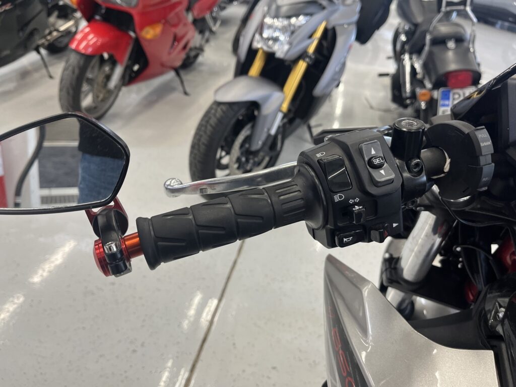 Kawasaki - Z - 650 // Juuri saapunut! / 1. Om. Suomi-pyörä / Tangonpää peilit / A2 kuristettavissa / KTRC // Kawasaki - Z - 650 // Juuri saapunut! / 1. Om. Suomi-pyörä / Tangonpää peilit / A2 kuristettavissa / KTRC // - Moottoripyörä