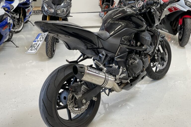 Kawasaki - Z - 750 // Suomi pyörä / Juuri saapunut / Akrapovic // - Moottoripyörä