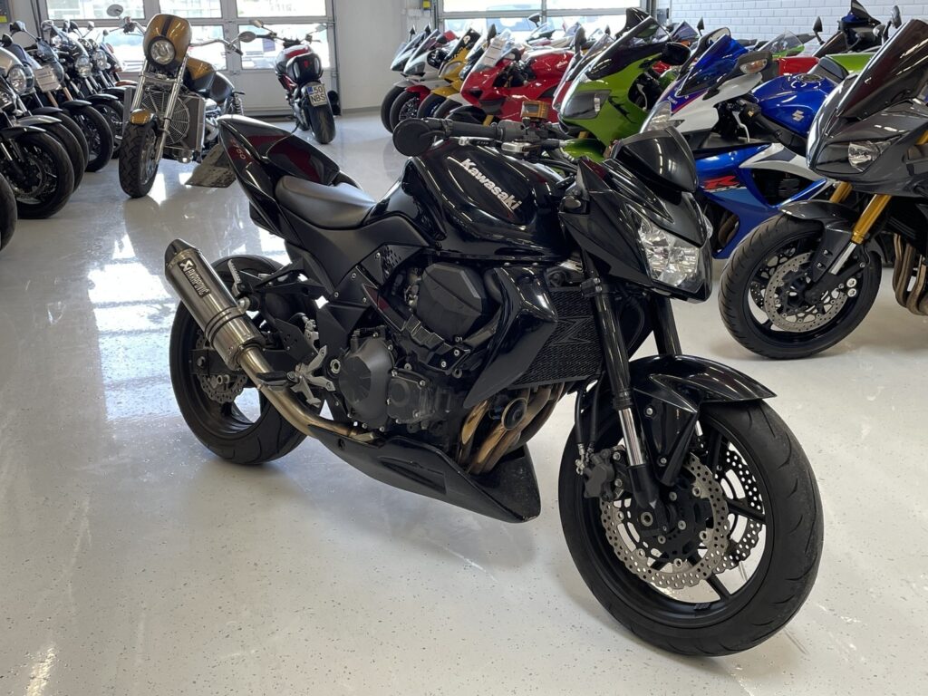 Kawasaki - Z - 750 // Suomi pyörä / Juuri saapunut / Akrapovic // - Moottoripyörä
