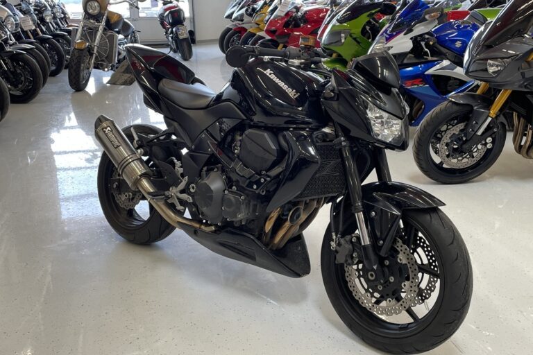 Kawasaki - Z - 750 // Suomi pyörä / Juuri saapunut / Akrapovic // - Moottoripyörä