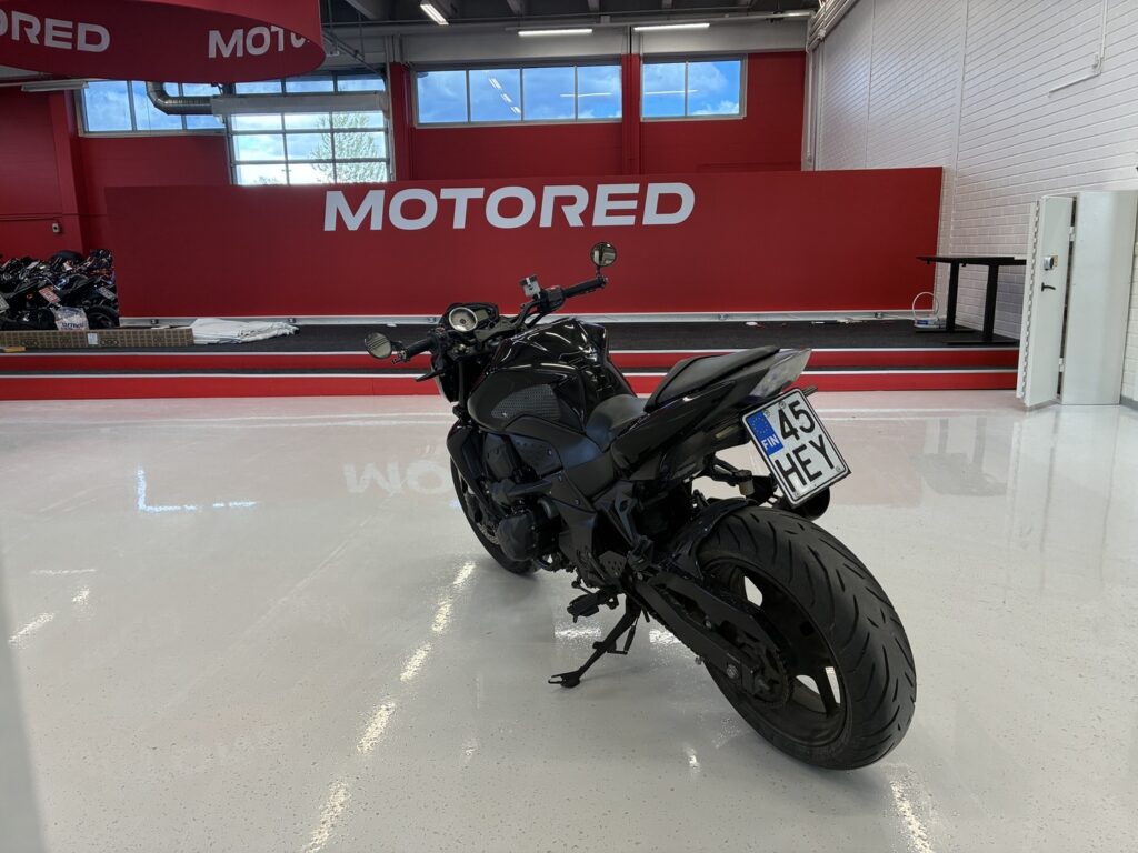 Kawasaki - Z - 750 // Suomi-pyörä / SC-Project / Huoltokirja / Uusi takarengas // Kawasaki - Z - 750 // Suomi-pyörä / SC-Project / Huoltokirja / Uusi takarengas // - Moottoripyörä