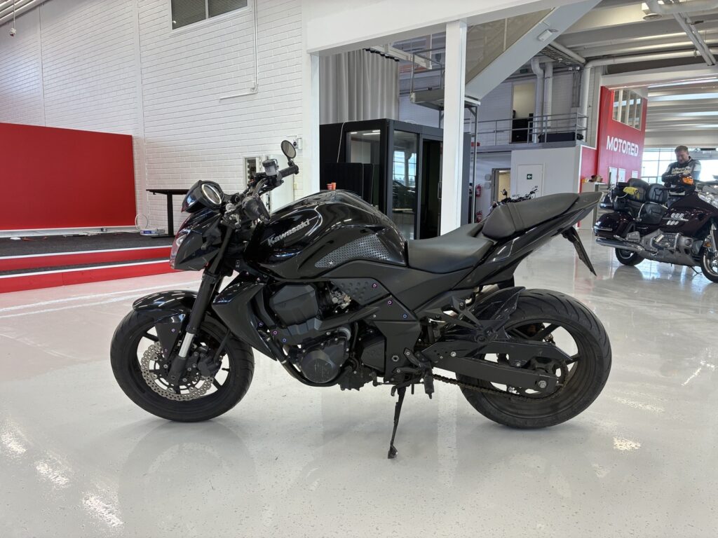 Kawasaki - Z - 750 // Suomi-pyörä / SC-Project / Huoltokirja / Uusi takarengas // Kawasaki - Z - 750 // Suomi-pyörä / SC-Project / Huoltokirja / Uusi takarengas // - Moottoripyörä
