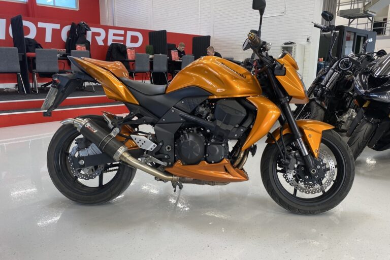 Kawasaki - Z - 750 // Juuri saapunut / Huoltokirja / MIVV Slipari // - Moottoripyörä