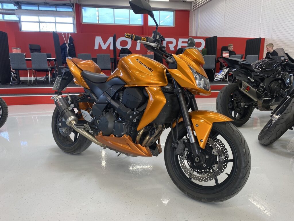 Kawasaki - Z - 750 // Juuri saapunut / Huoltokirja / MIVV Slipari // - Moottoripyörä