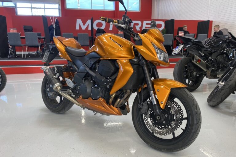 Kawasaki - Z - 750 // Juuri saapunut / Huoltokirja / MIVV Slipari // - Moottoripyörä