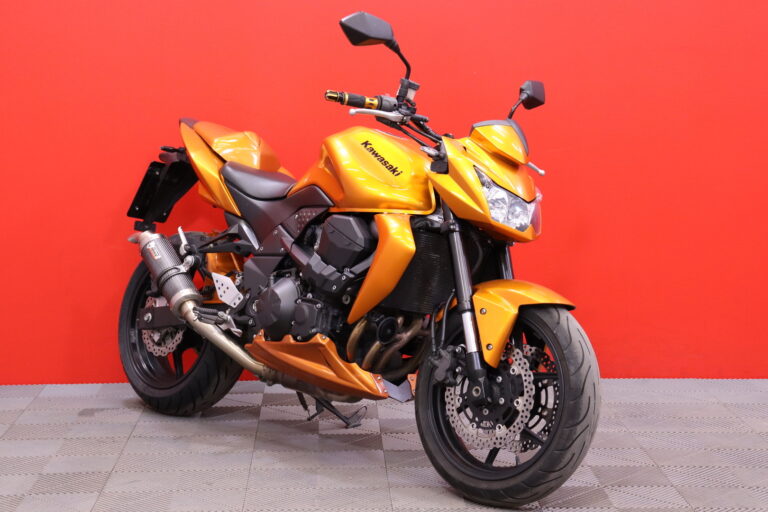Kawasaki - Z - 750 // Huoltokirja / MIVV Slipari / Suomi pyörä // - Moottoripyörä