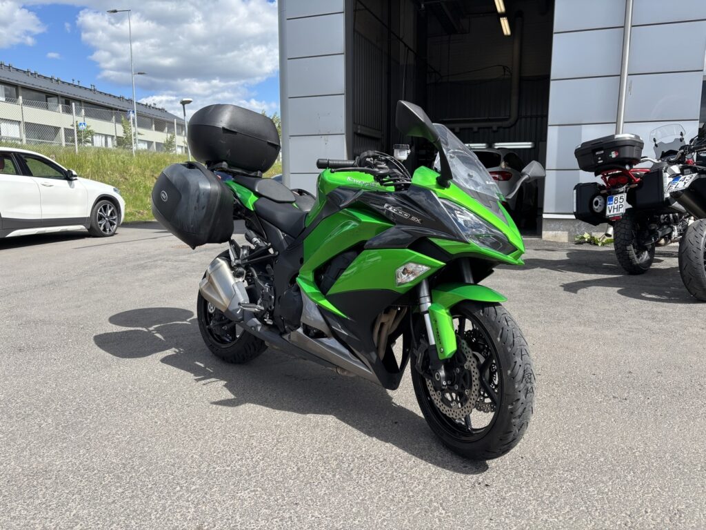 Kawasaki - Z - 1000 SX // Juuri saapunut! / 3x Laukut / 2-om. / Suomi-pyörä / Huoltokirja // - Moottoripyörä