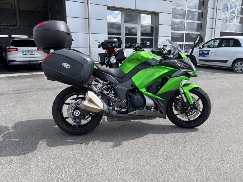Kawasaki - Z - 1000 SX // Juuri saapunut! / 3x Laukut / 2-om. / Suomi-pyörä / Huoltokirja // Kawasaki - Z - 1000 SX // Juuri saapunut! / 3x Laukut / 2-om. / Suomi-pyörä / Huoltokirja // - Moottoripyörä