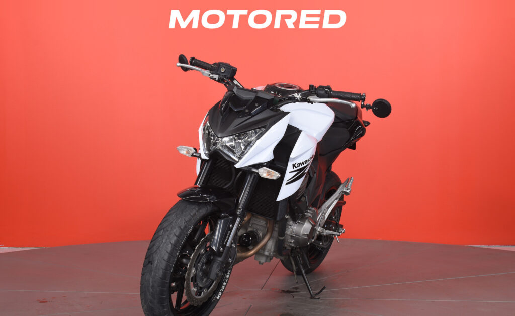 Kawasaki - Z - 800 // LeoVince Slipari / Suomi-Pyörä / ABS // Kawasaki - Z - 800 // LeoVince Slipari / Suomi-Pyörä / ABS // - Moottoripyörä