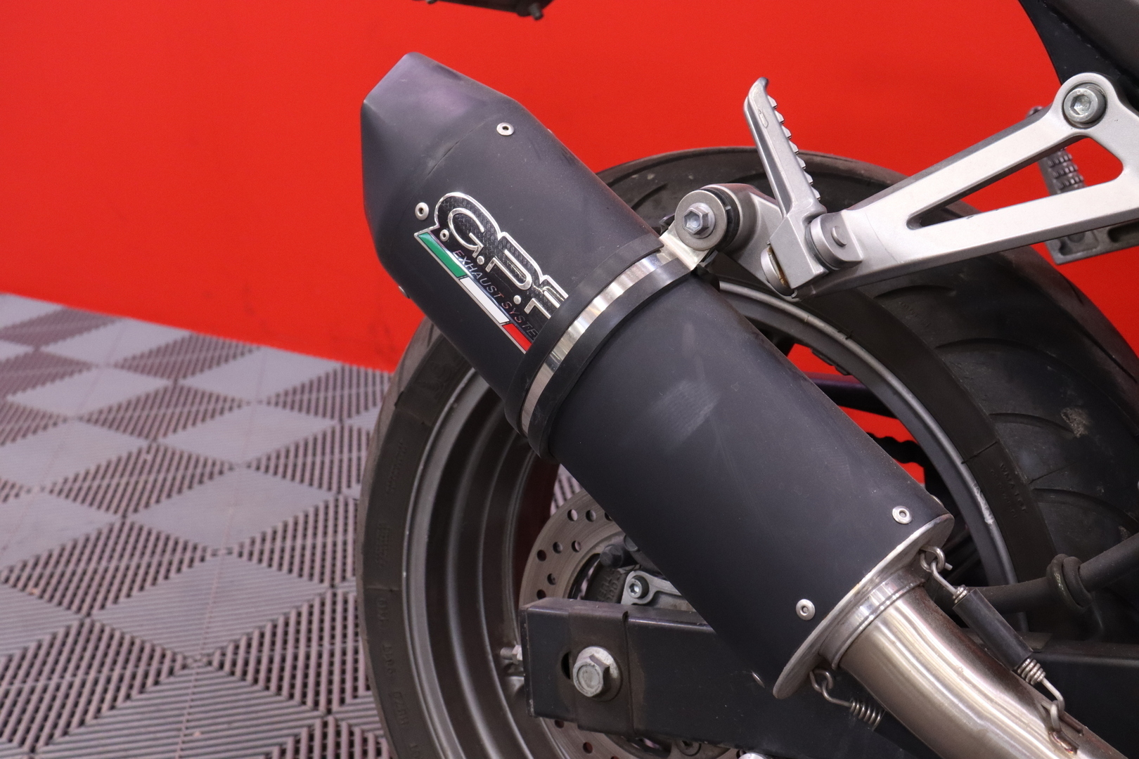Kawasaki - Z - 750 S // G.P.R slipari / Suomi-pyörä / Sirompi kilventeline / Metalliväri // - Moottoripyörä