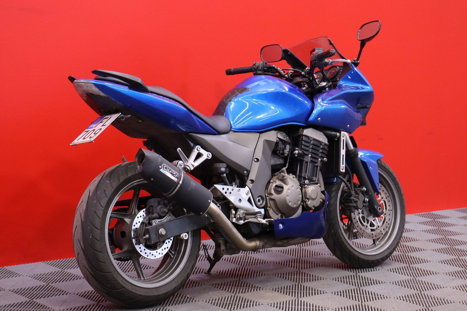 Kawasaki - Z - 750 S // G.P.R slipari / Suomi-pyörä / Sirompi kilventeline / Metalliväri // - Moottoripyörä