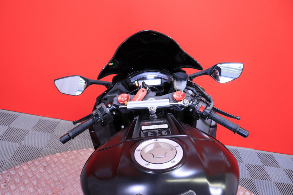 Kawasaki - ZX-10R - Ninja // Juuri saapunut! / Suomipyörä / Leovince / Ducktail // Kawasaki - ZX-10R - Ninja // Juuri saapunut! / Suomipyörä / Leovince / Ducktail // - Moottoripyörä