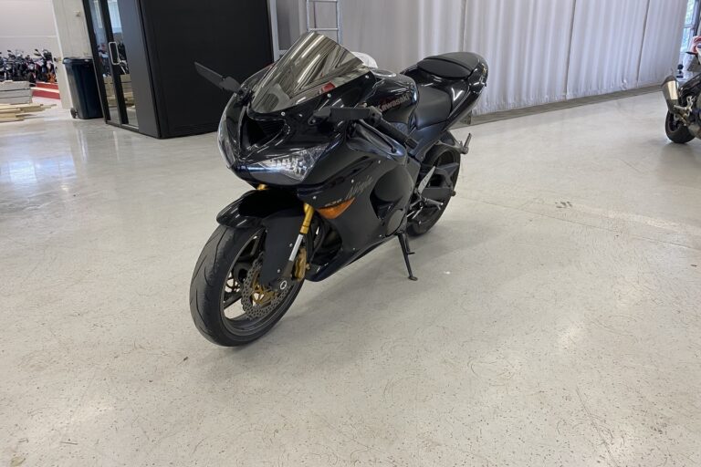Kawasaki - ZX-6R - // Huoltokirja / 3x avain / Dominator / Suomi-pyörä // - Moottoripyörä