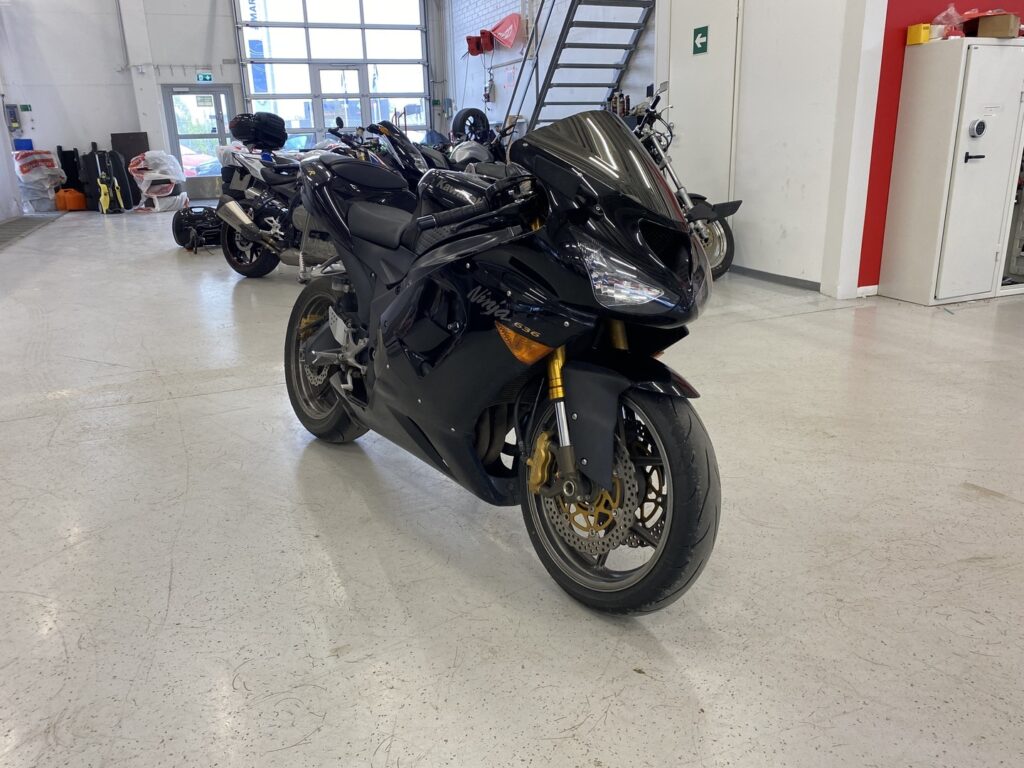 Kawasaki - ZX-6R - // Huoltokirja / 3x avain / Dominator / Suomi-pyörä // - Moottoripyörä