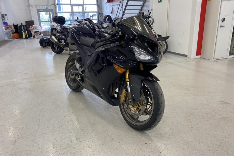 Kawasaki - ZX-6R - // Huoltokirja / 3x avain / Dominator / Suomi-pyörä // - Moottoripyörä