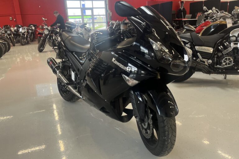 Kawasaki - ZZR - 1400 // Sivulaukut / ABS / Black Widow / Huoltokirja // - Moottoripyörä