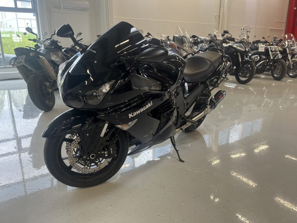 Kawasaki - ZZR - 1400 // Sivulaukut / ABS / Black Widow / Huoltokirja // - Moottoripyörä