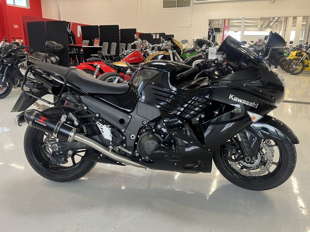 Kawasaki - ZZR - 1400 // Sivulaukut / ABS / Black Widow / Huoltokirja // Kawasaki - ZZR - 1400 // Sivulaukut / ABS / Black Widow / Huoltokirja // - Moottoripyörä