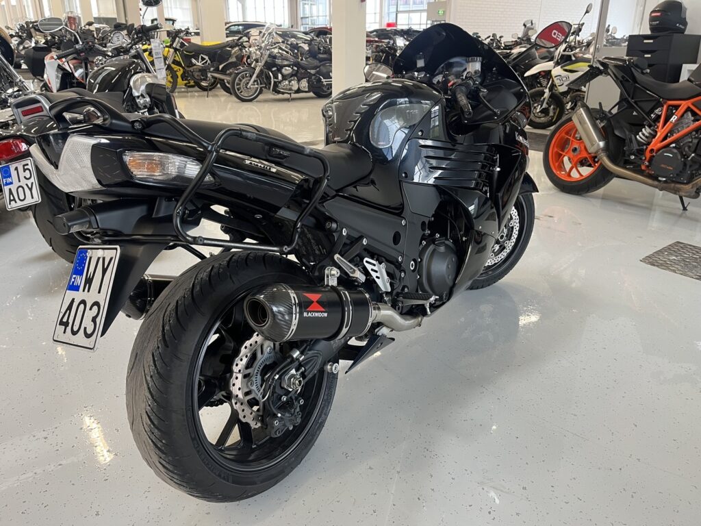 Kawasaki - ZZR - 1400 // Sivulaukut / ABS / Black Widow / Huoltokirja // Kawasaki - ZZR - 1400 // Sivulaukut / ABS / Black Widow / Huoltokirja // - Moottoripyörä
