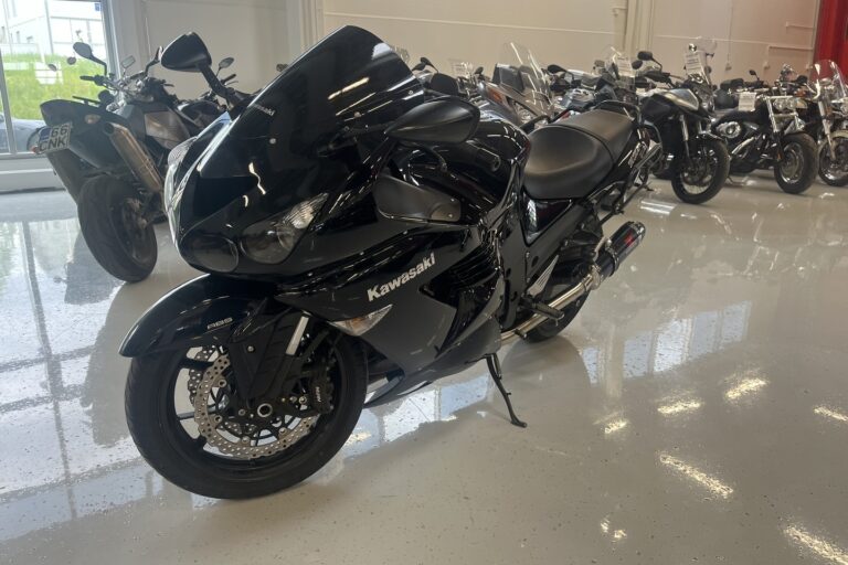 Kawasaki - ZZR - 1400 // Sivulaukut / ABS / Black Widow / Huoltokirja // - Moottoripyörä