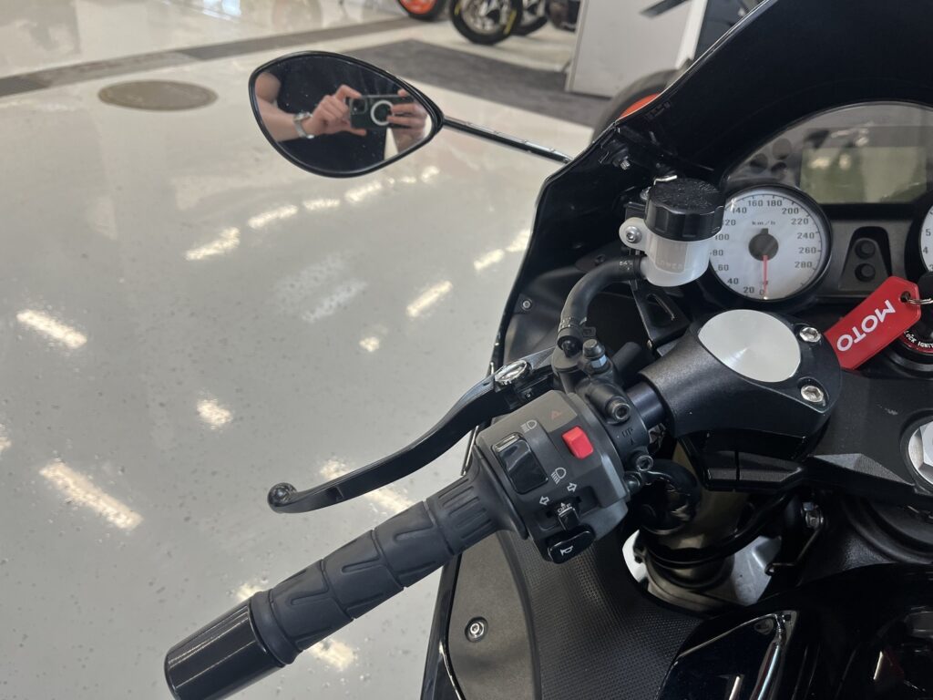 Kawasaki - ZZR - 1400 // Sivulaukut / ABS / Black Widow / Huoltokirja // Kawasaki - ZZR - 1400 // Sivulaukut / ABS / Black Widow / Huoltokirja // - Moottoripyörä
