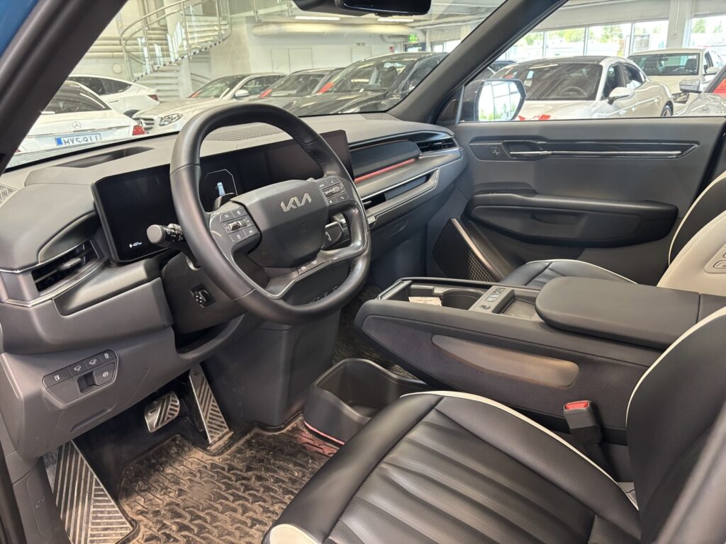 Kia - EV9 - GT-Line AWD 99,8kWh 384hv 7P 1st Edition Kia - EV9 - GT-Line AWD 99,8kWh 384hv 7P 1st Edition - Maastoauto