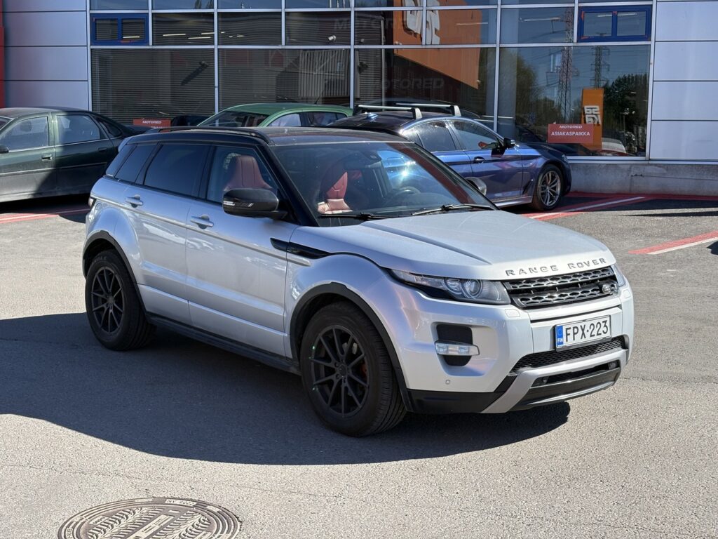 Land Rover - Range Rover Evoque - 2,2 SD4 Dynamic Aut // Meridian / Panorama / Muistipenkki / Ratinlämmitys / Navi / Kamera // - Maastoauto