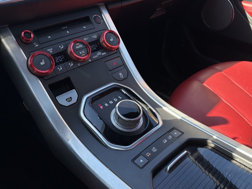 Land Rover - Range Rover Evoque - 2,2 SD4 Dynamic Aut // Meridian / Panorama / Muistipenkki / Ratinlämmitys / Navi / Kamera // Land Rover - Range Rover Evoque - 2,2 SD4 Dynamic Aut // Meridian / Panorama / Muistipenkki / Ratinlämmitys / Navi / Kamera // - Maastoauto