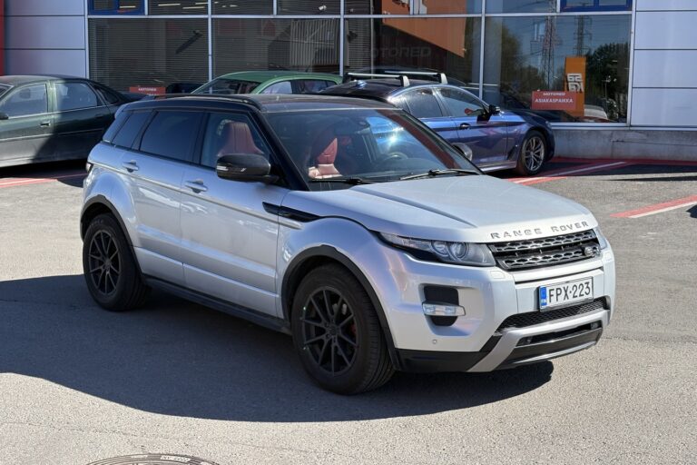 Land Rover - Range Rover Evoque - 2,2 SD4 Dynamic Aut // Meridian / Panorama / Muistipenkki / Ratinlämmitys / Navi / Kamera // - Maastoauto