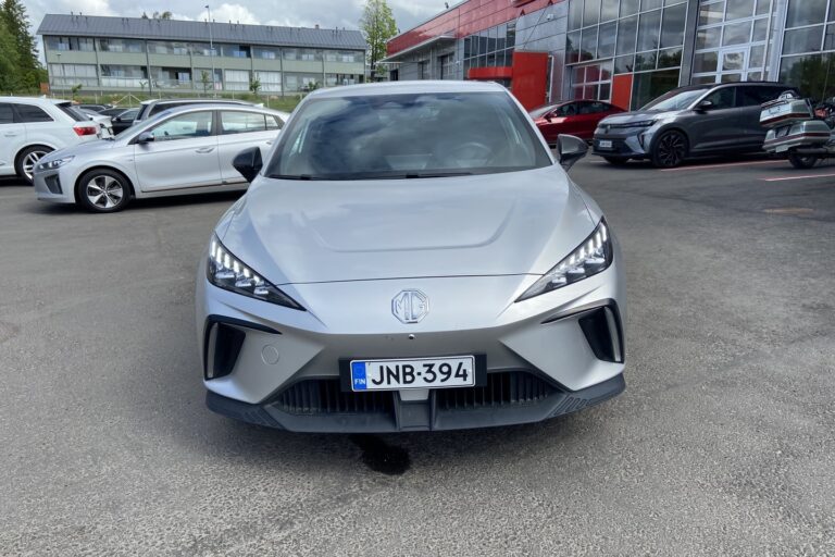 MG - MG4 - Luxury // AppleCarPlay / 360° / Navi / ACC / LED / Puolinahka penkit // - Viistoperä