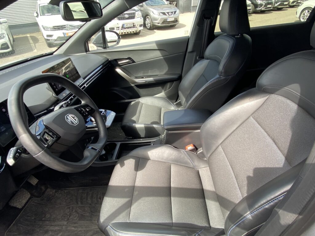 MG - MG4 - Luxury // AppleCarPlay / 360° / Navi / ACC / LED / Puolinahka penkit // MG - MG4 - Luxury // AppleCarPlay / 360° / Navi / ACC / LED / Puolinahka penkit // - Viistoperä