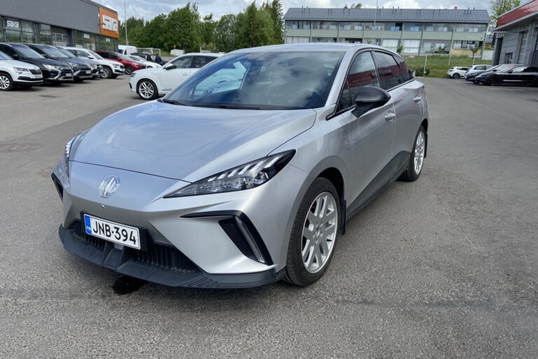MG - MG4 - Luxury // AppleCarPlay / 360° / Navi / ACC / LED / Puolinahka penkit // - Viistoperä