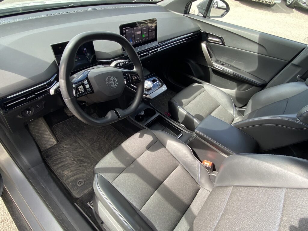MG - MG4 - Luxury // AppleCarPlay / 360° / Navi / ACC / LED / Puolinahka penkit // MG - MG4 - Luxury // AppleCarPlay / 360° / Navi / ACC / LED / Puolinahka penkit // - Viistoperä