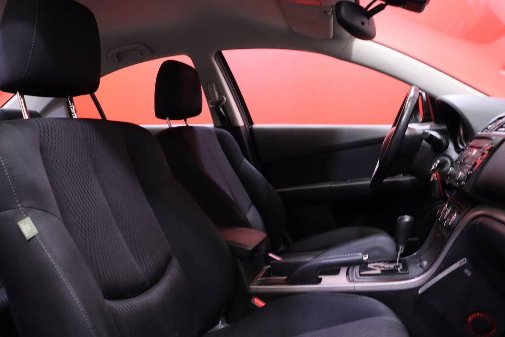 Mazda - 6 - Sedan 2,0 Touring Business 5AT 4ov UM1 // Kahdet renkaat ja Kahdet vanteet / Radio / Lohkolämmitin / Vakkari // Mazda - 6 - Sedan 2,0 Touring Business 5AT 4ov UM1 // Kahdet renkaat ja Kahdet vanteet / Radio / Lohkolämmitin / Vakkari // - Sedan