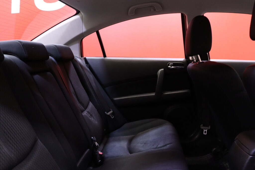 Mazda - 6 - Sedan 2,0 Touring Business 5AT 4ov UM1 // Kahdet renkaat ja Kahdet vanteet / Radio / Lohkolämmitin / Vakkari // Mazda - 6 - Sedan 2,0 Touring Business 5AT 4ov UM1 // Kahdet renkaat ja Kahdet vanteet / Radio / Lohkolämmitin / Vakkari // - Sedan