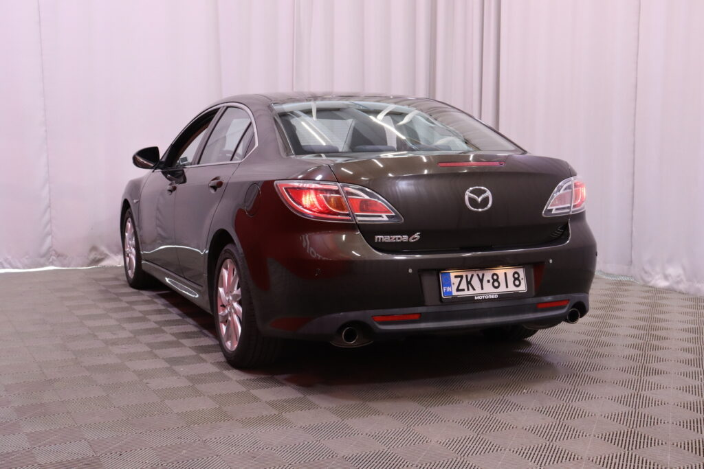 Mazda - 6 - Sedan 2,0 Touring Business 5AT 4ov UM1 // Kahdet renkaat ja Kahdet vanteet / Radio / Lohkolämmitin / Vakkari // Mazda - 6 - Sedan 2,0 Touring Business 5AT 4ov UM1 // Kahdet renkaat ja Kahdet vanteet / Radio / Lohkolämmitin / Vakkari // - Sedan
