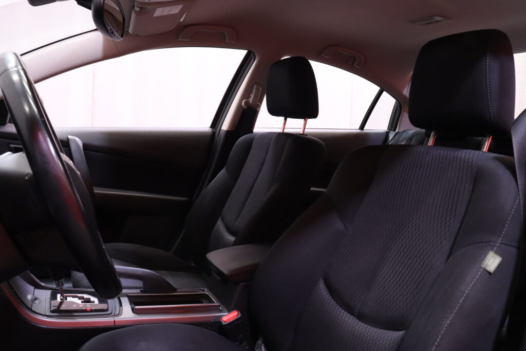 Mazda - 6 - Sedan 2,0 Touring Business 5AT 4ov UM1 // Kahdet renkaat ja Kahdet vanteet / Radio / Lohkolämmitin / Vakkari // Mazda - 6 - Sedan 2,0 Touring Business 5AT 4ov UM1 // Kahdet renkaat ja Kahdet vanteet / Radio / Lohkolämmitin / Vakkari // - Sedan