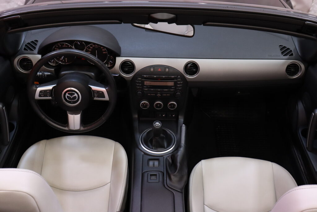 Mazda - MX-5 - 1,8 Business 5MT 2ov Avoauto // Vakkari / Avoauto kovalla katolla / Automaatti-ilmastointi / Nahkapenkit // Mazda - MX-5 - 1,8 Business 5MT 2ov Avoauto // Vakkari / Avoauto kovalla katolla / Automaatti-ilmastointi / Nahkapenkit // - Avoauto