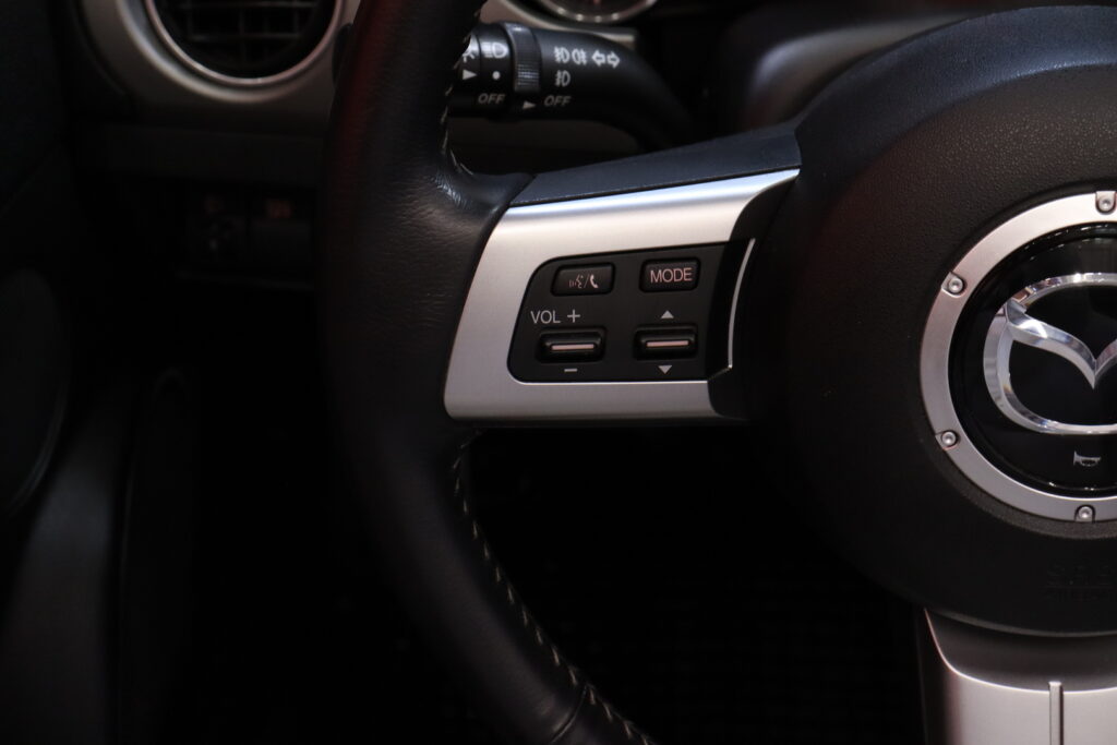 Mazda - MX-5 - 1,8 Business 5MT 2ov Avoauto // Vakkari / Avoauto kovalla katolla / Automaatti-ilmastointi / Nahkapenkit // Mazda - MX-5 - 1,8 Business 5MT 2ov Avoauto // Vakkari / Avoauto kovalla katolla / Automaatti-ilmastointi / Nahkapenkit // - Avoauto