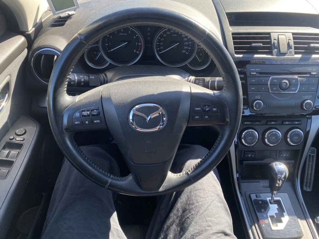 Mazda - Mazda6 - Sedan 2,0 Touring Business 5AT 4ov UM1 Mazda - Mazda6 - Sedan 2,0 Touring Business 5AT 4ov UM1 - Sedan