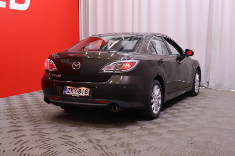 Mazda - Mazda6 - Sedan 2,0 Touring Business 5AT 4ov UM1 // Kahdet renkaat ja Kahdet vanteet / Radio / Lohkolämmitin / Vakkari // - Sedan