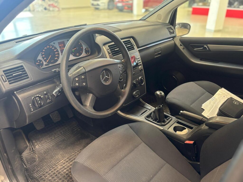 Mercedes-Benz - B - 170 / VÄHÄN AJETTU YKSILÖ / WEBASTO / ILMASTOINTI / KOUKKU // Mercedes-Benz - B - 170 / VÄHÄN AJETTU YKSILÖ / WEBASTO / ILMASTOINTI / KOUKKU // - Tila-auto