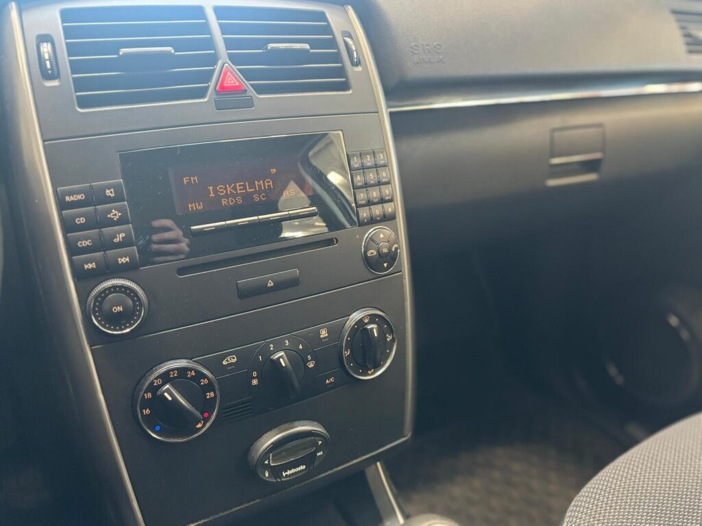 Mercedes-Benz - B - 170 / VÄHÄN AJETTU YKSILÖ / WEBASTO / ILMASTOINTI / KOUKKU // Mercedes-Benz - B - 170 / VÄHÄN AJETTU YKSILÖ / WEBASTO / ILMASTOINTI / KOUKKU // - Tila-auto