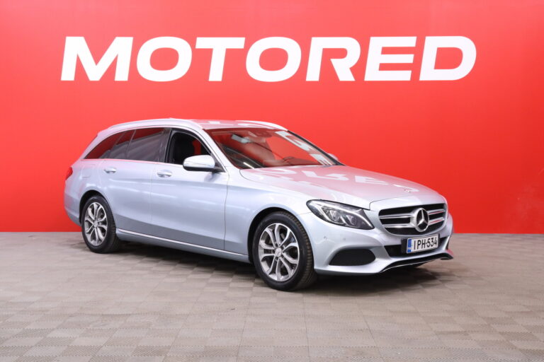 Mercedes-Benz - C - 220 BlueTEC Farmari // Pysäköintitutkat / Vakkari / Peruutuskamera / Lohko+Sisäpistoke / Navi / ILS / 2x renkaat // - Farmari